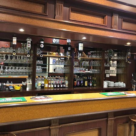 Aux Bons Amis Otel Reims Dış mekan fotoğraf